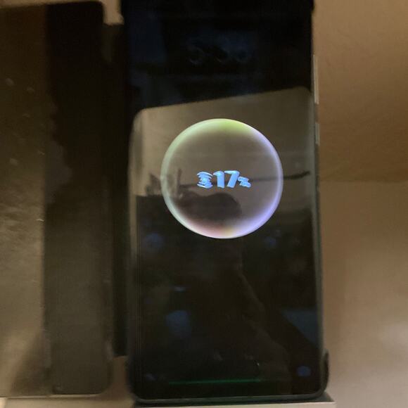 Fast Wireless Charger Model M220 Silver Stable & Case Friendly - Picture 5 of 5